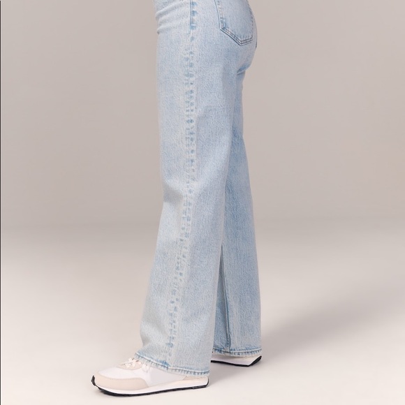 ABERCROMBIE & FITCH Curve Love High Rise 90s Relaxed Jean - Picture 2 of 13